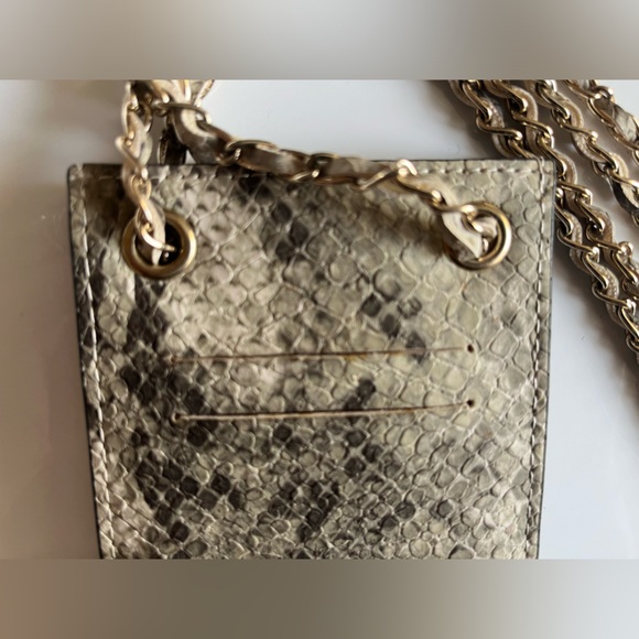 Women’s Guess Cellphone & Cardholder Case w Chain Crossbody - Picture 6 of 9